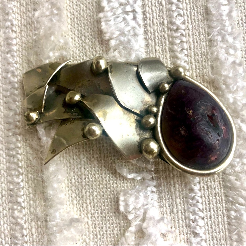 Vintage ornamental pin